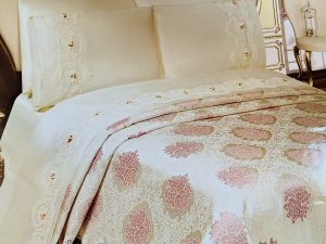 couvre lit de luxe au Maroc