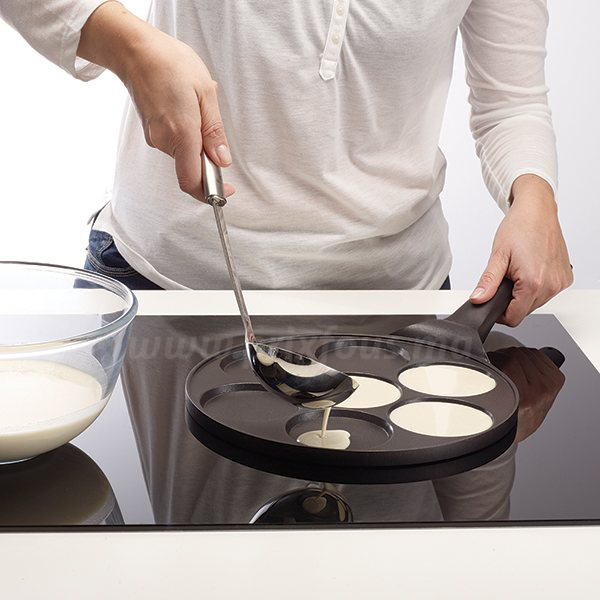 Poêle 7 mini blinis avec La possibilité de séparer la main de la